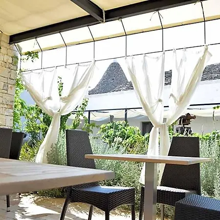 Corte Trullo Sovrano Alojamento de Acomodação e Pequeno-almoço 4*